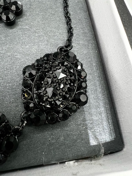 VTG Liz Claiborne Black Statement Necklace & Earrings Set Gunmetal Crystal - Picture 7 of 8